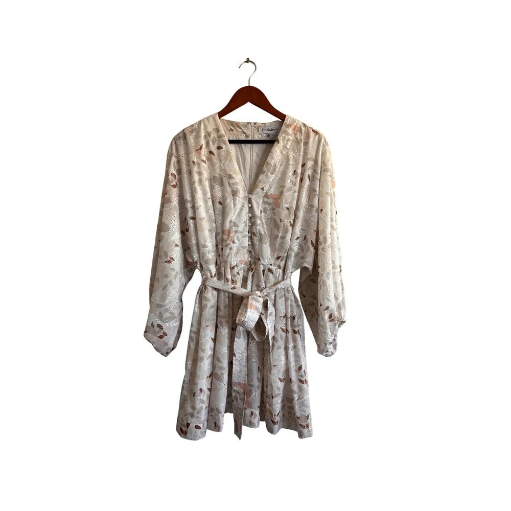 En Saison Womens Leaf Print Eyelet Mini Dress‎ Cream Tan V-Neck Belted Size M
